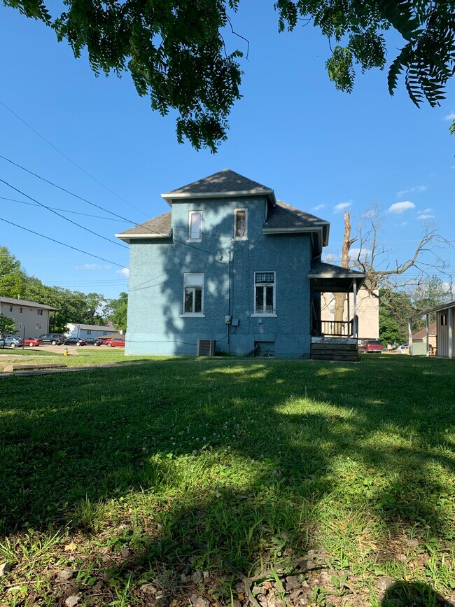 Building Photo - 1302 4th St
