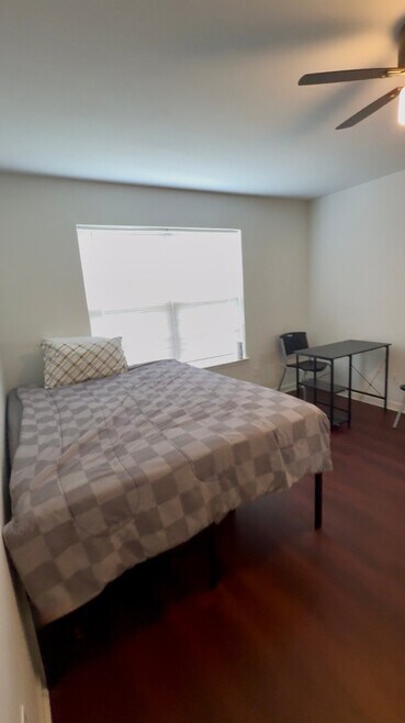 Building Photo - 1522 Pepper Dr