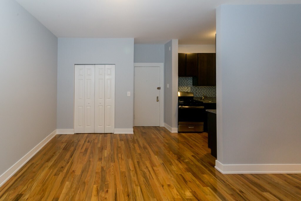 Building Photo - 4828 N Damen Ave