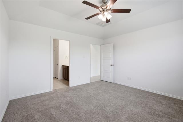 Building Photo - 825 Birdie Dr