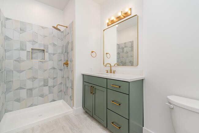 Building Photo - 617 Manhattan Blvd