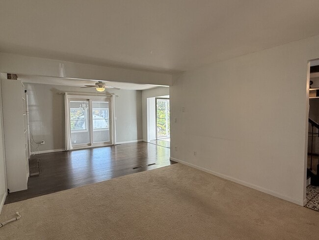 Building Photo - 2447 Roanoke Dr