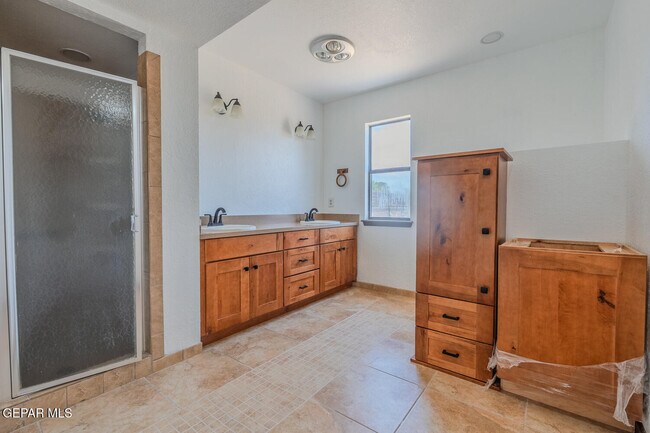 Building Photo - 6815 Villa Hermosa Dr