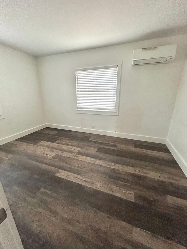 Building Photo - 6623 La Luna Ave