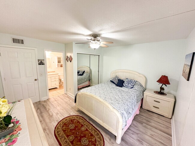 Building Photo - 160 Cypress Point Dr