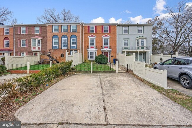 Building Photo - 8102 Pinelake Ct