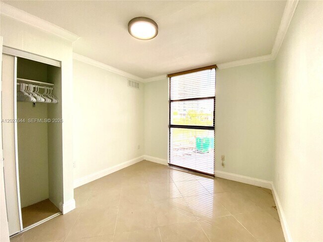 Building Photo - 20505 E Country Club Dr