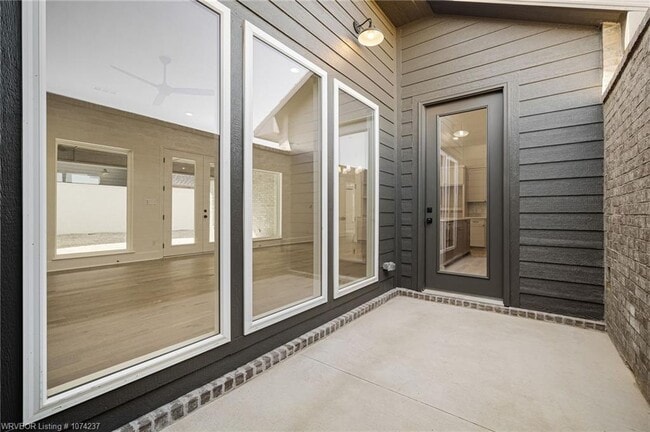 Building Photo - 7627 Woodbine Ln