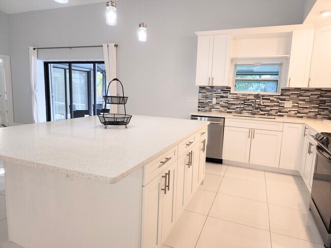 Building Photo - 14526 Paddock Dr