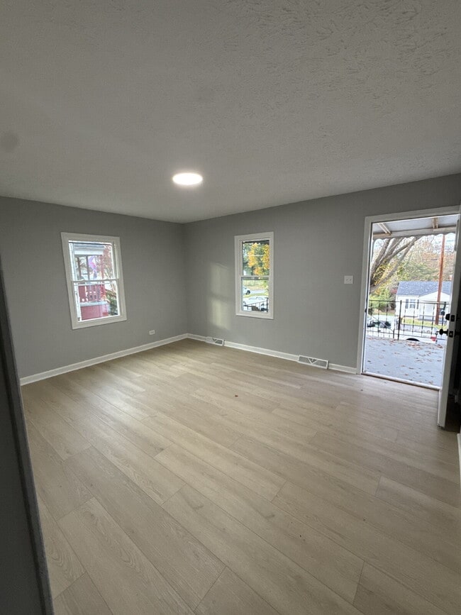 Building Photo - 3 bedroom / 2 Bathroom Perrymont / Sandusky Recently Remodeled Home with Fenced in Backyard