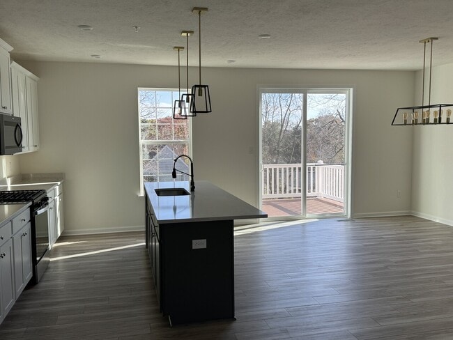 Building Photo - Moon Township