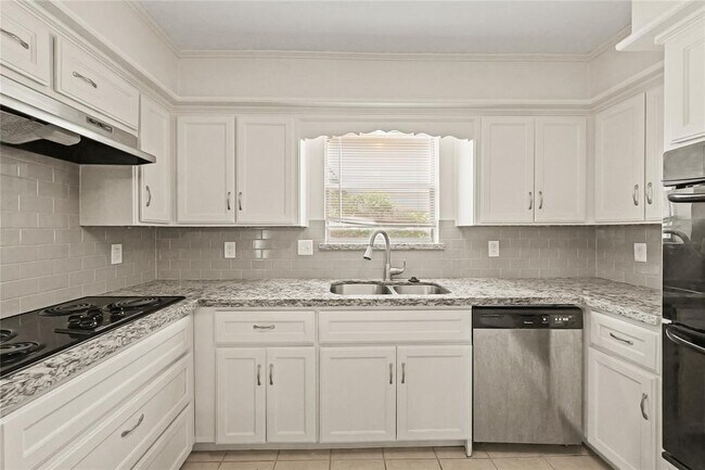 Building Photo - 14110 Saddlebend Dr