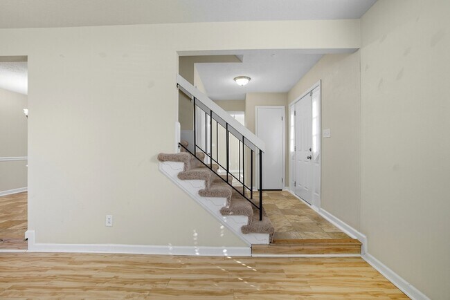 Building Photo - 712 Biltmore Dr