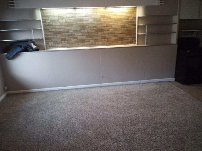 Building Photo - 6080 Park Lake Rd