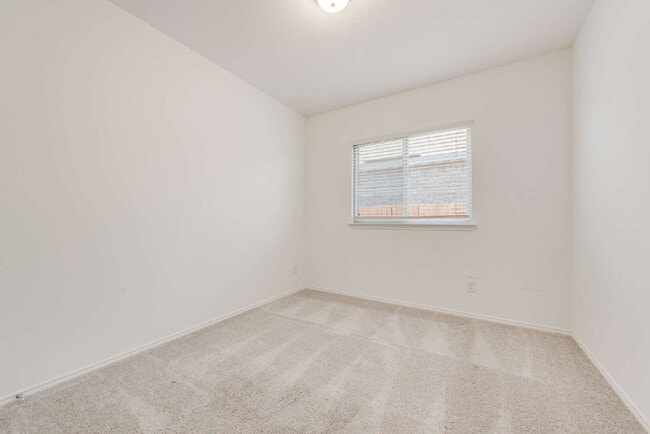 Building Photo - Fantastic newer 3-2-2 in Heartland Master Planned Community