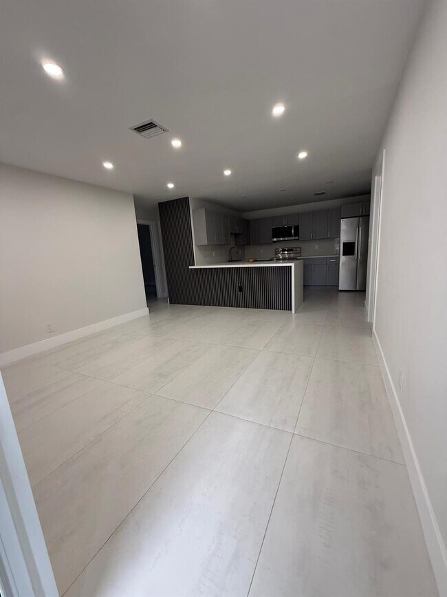 Building Photo - 6720 Park St