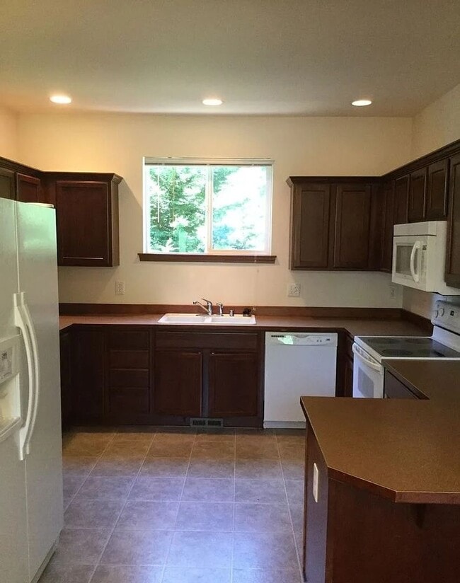 Building Photo - 4Bd/2.5Ba Lake Stevens House