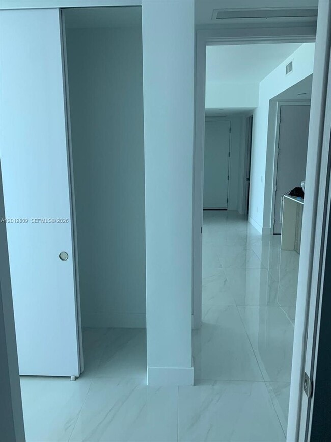Building Photo - 17550 Collins Ave