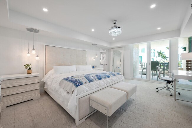 Building Photo - 100 SE 5th Ave