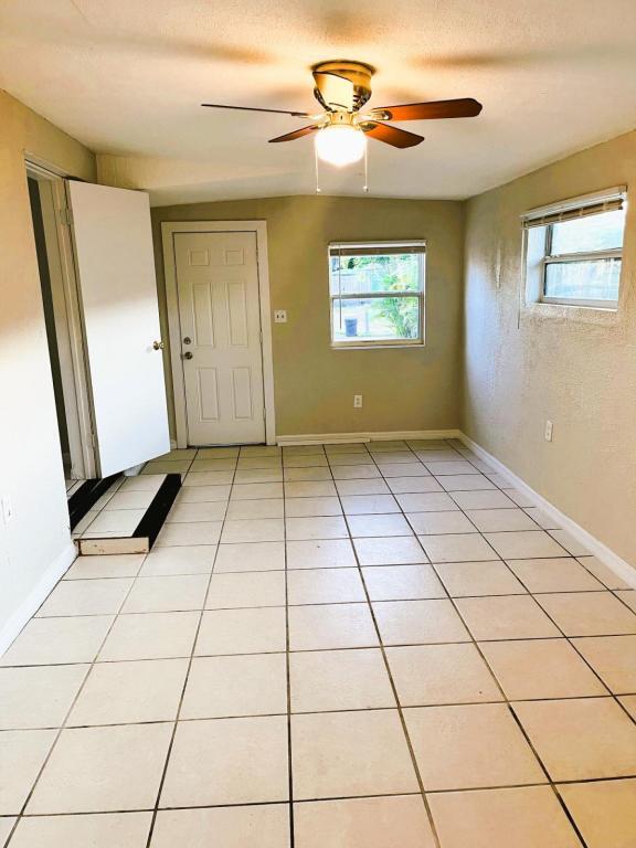 Building Photo - 10367 109th Ave