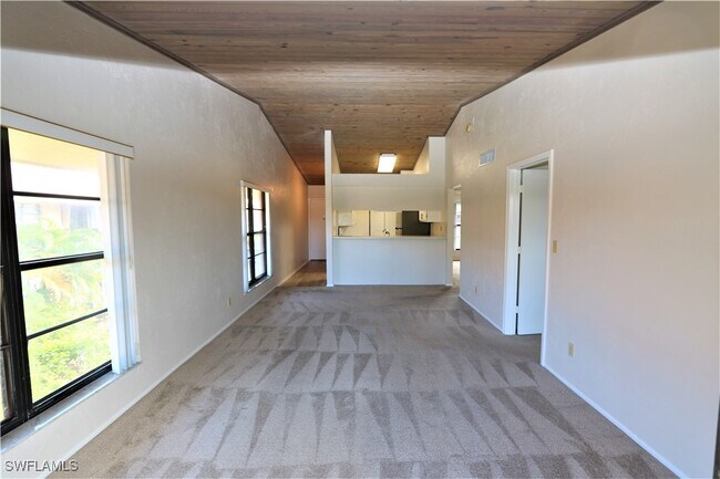 Building Photo - 32 Greenbrier St