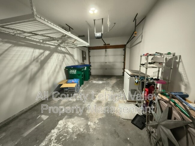 Building Photo - 2879 Hope Ridge Dr