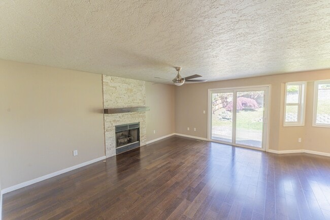 Building Photo - 3120 NE 98th Cir