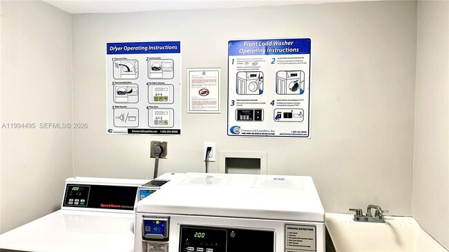 Building Photo - 3701 N Country Club Dr