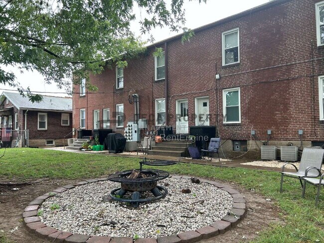 Building Photo - 6822 Waldemar Ave