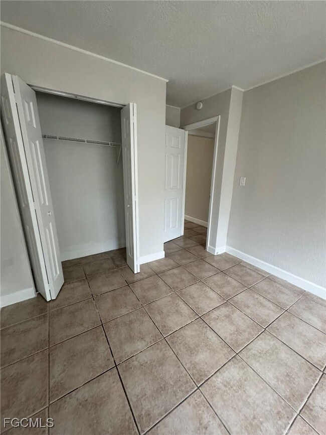 Building Photo - 2452 Stella St