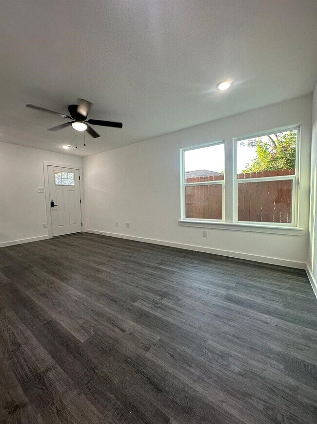 Building Photo - 7611 Shotwell St