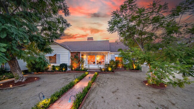 Building Photo - Burbank Wonder Years house