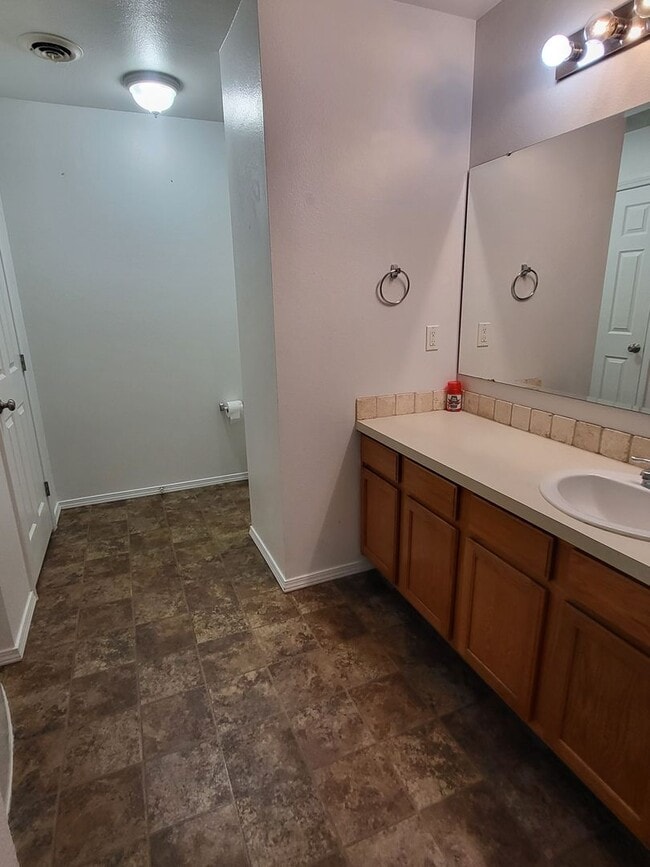 Building Photo - 3097 E Shaver Ct