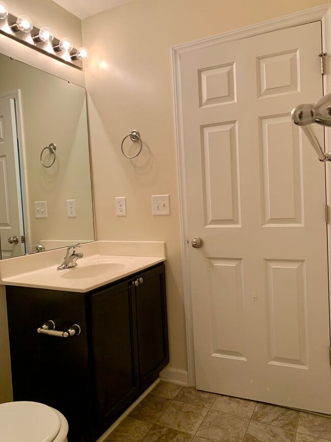 Building Photo - RENT READY Townhome Convenient to I440 & I...