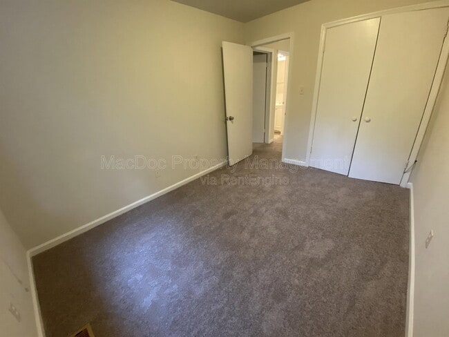 Building Photo - 14 Manchester Ct