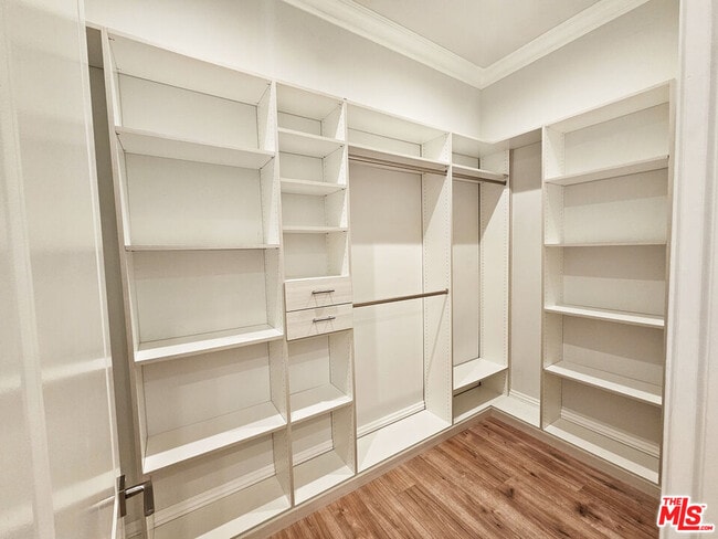 Building Photo - 944 S Serrano Ave