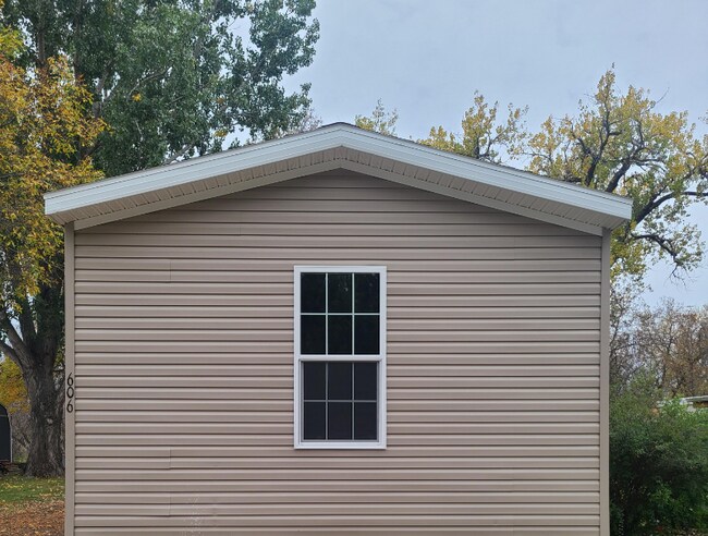 Primary Photo - 606 Dover Dr