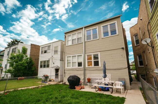 Building Photo - 2 bedroom in Chicago IL 60641