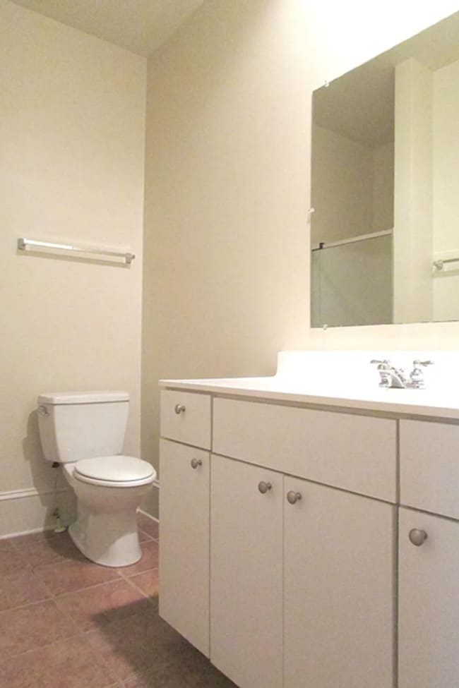 Building Photo - 3 S Plum St