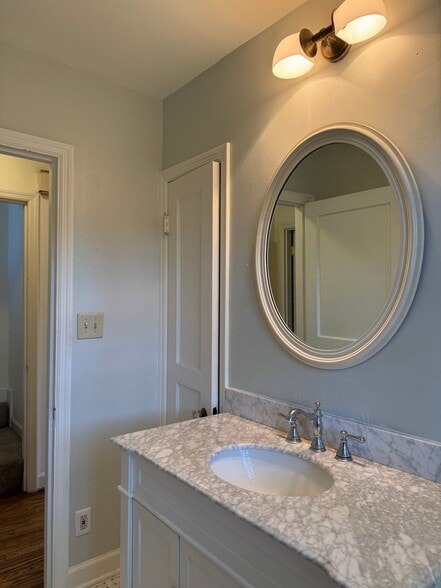 Building Photo - 2944 Primrose Cir