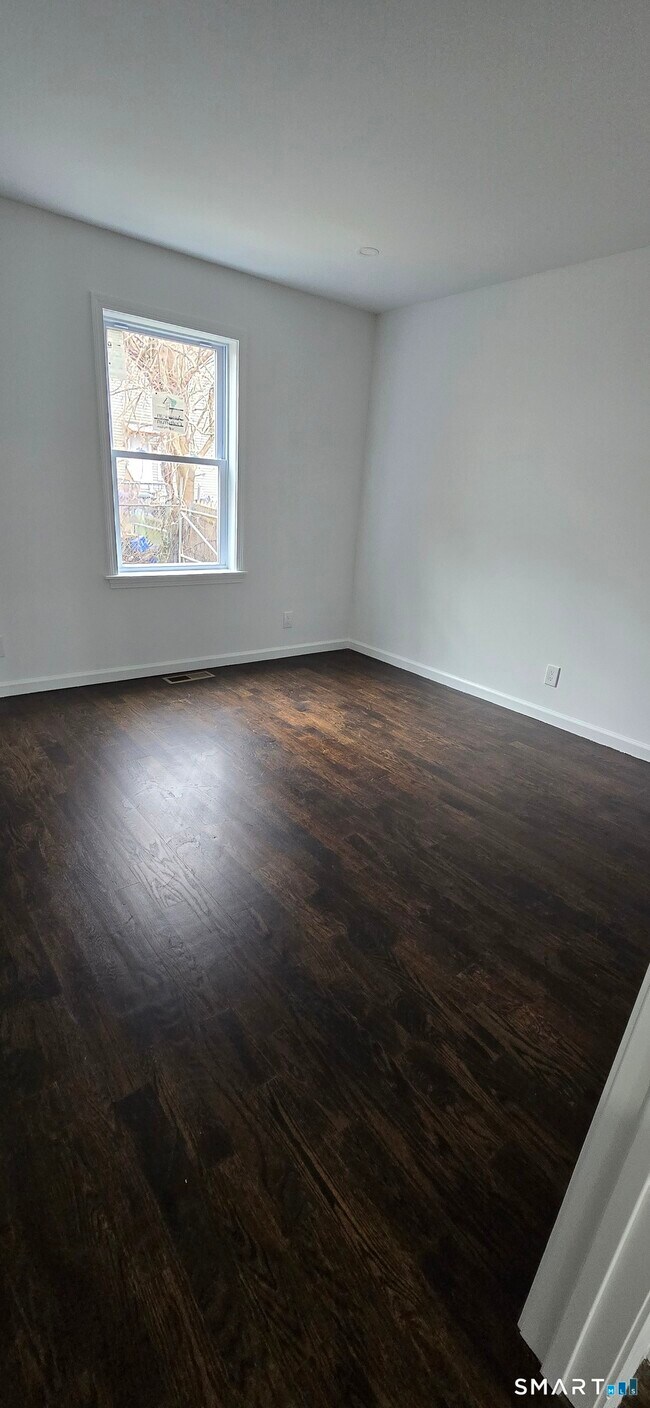 Building Photo - 438 Park St