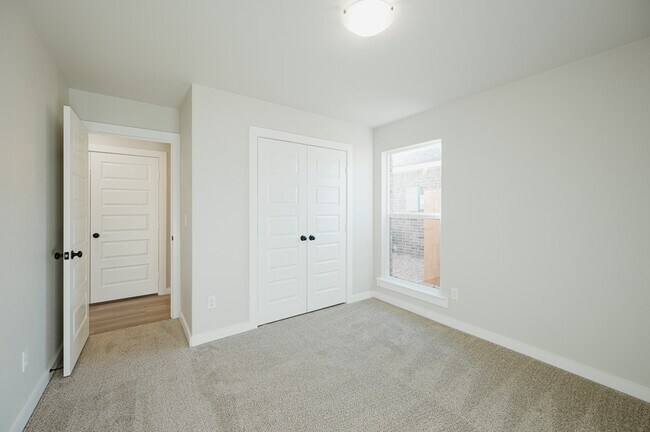 Building Photo - 409 Prairie Dog Dr