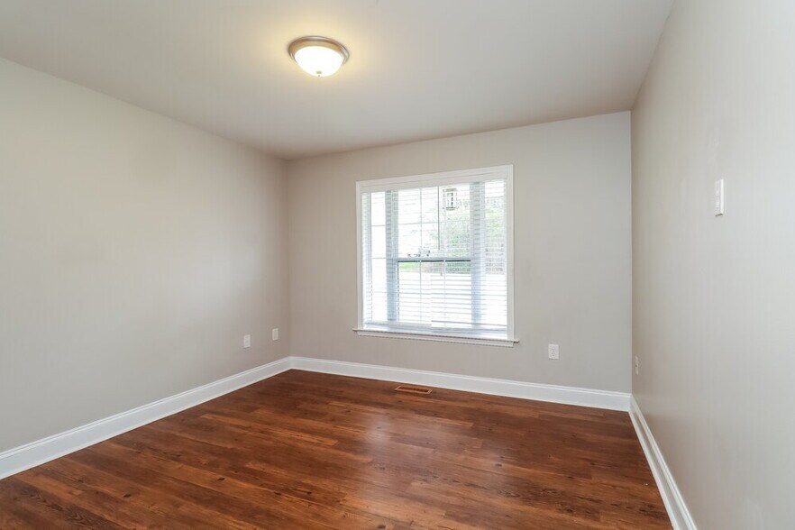 Building Photo - 104 Farmwood Dr