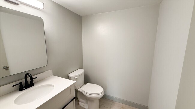 Building Photo - 2226 Triway Ln