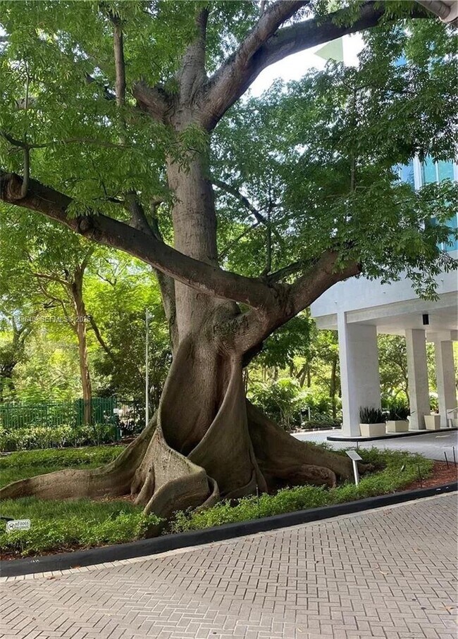 Building Photo - 1861 NW S River Dr