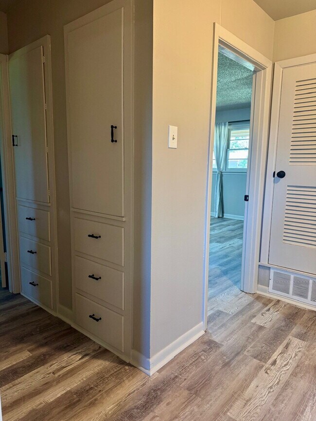 Building Photo - "Charming 3-Bedroom Gem with 2 Full Baths on 54th Street – Spacious 1,725 Sq Ft Haven in Lubbock!"