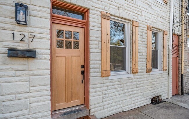 Building Photo - Newly  remodeled Historic Area Property