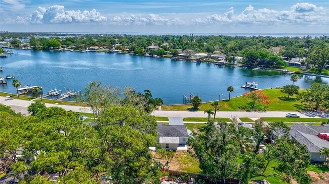 Building Photo - 4321 Sunrise Dr S