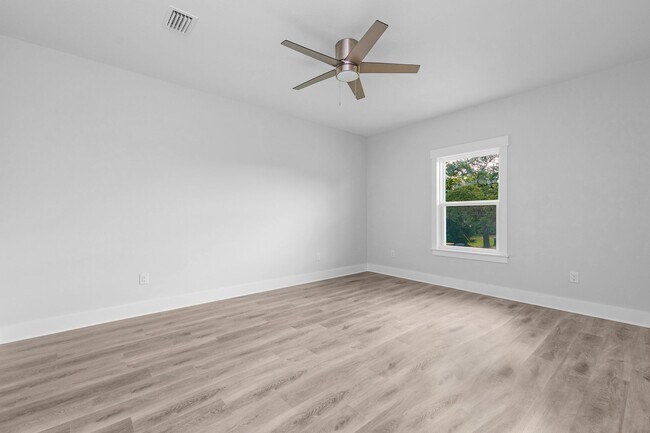Building Photo - Modern 4BR Home with Private Fenced Yard Near the Beach
