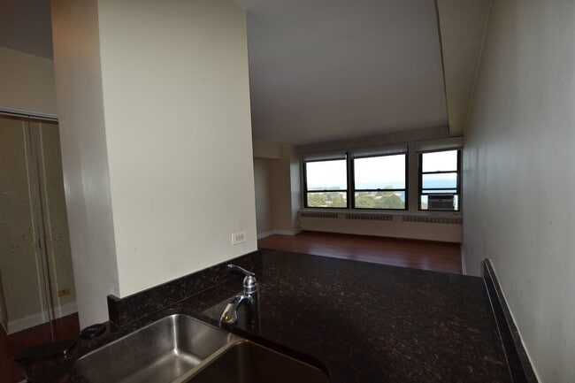 Building Photo - 4180 N Marine Dr